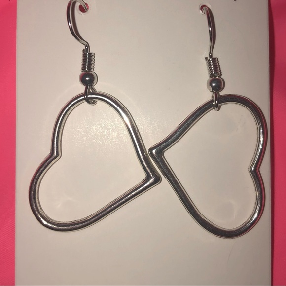 Rotating Heart Earrings 💖 - Picture 3 of 5
